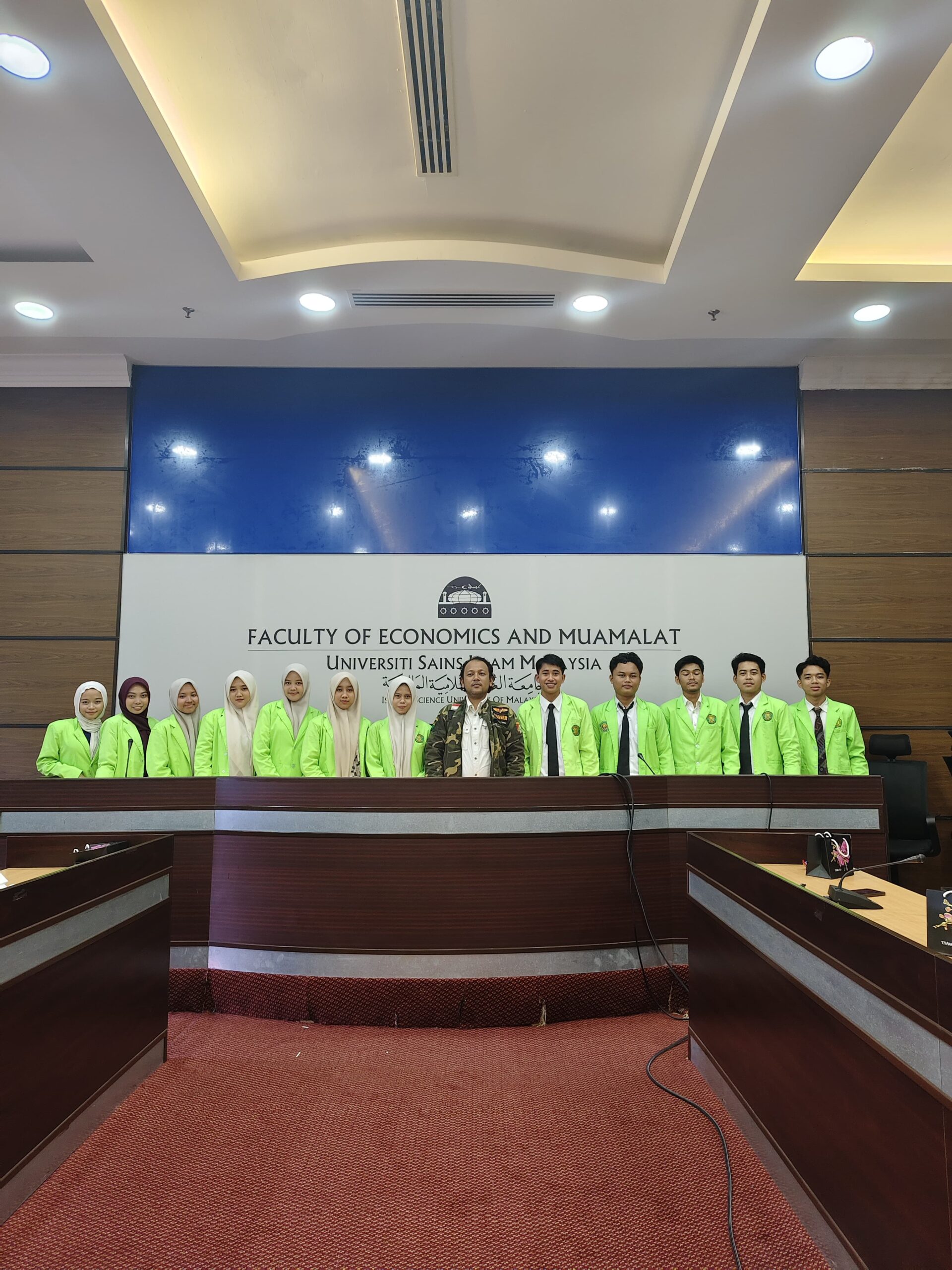 Mahasiswa KKN Internasional STAI Darul Hikmah Bangkalan Raih Penghargaan Presentasi Terbaik di USIM Malaysia